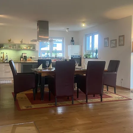 Homestay Deluxe Helle Mit Terrasse & Wlan Zw U Frankreich, Private Fuer Handwerker